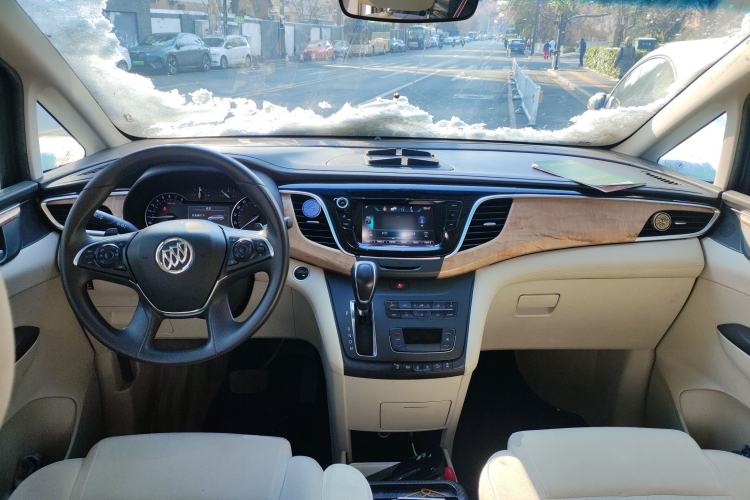 Used Buick GL8 2017 ES 28T Comfort Model China V Standard Center Console