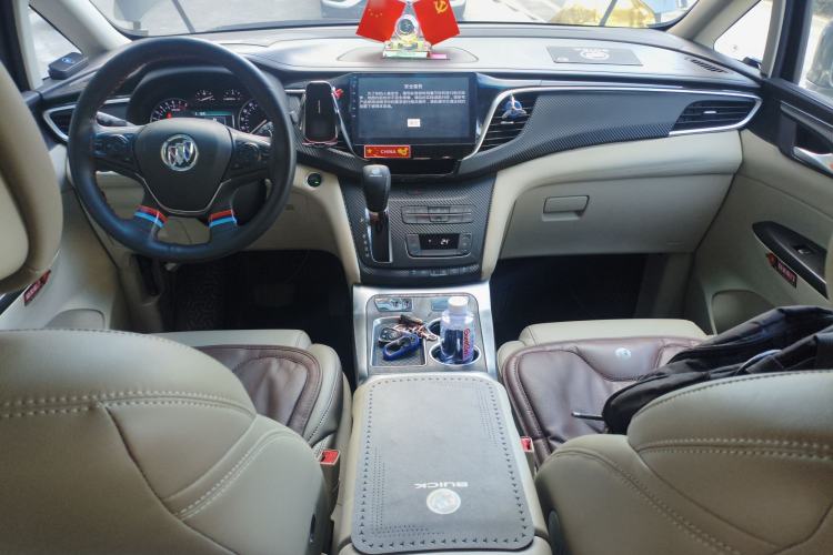 Used Buick GL8 2017 ES 28T Comfort Model China V Standard Center Console