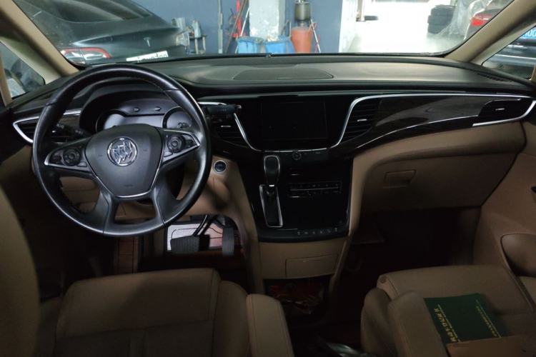 Used Buick GL8 2017 ES 28T Luxury Model China V Standard Center Console