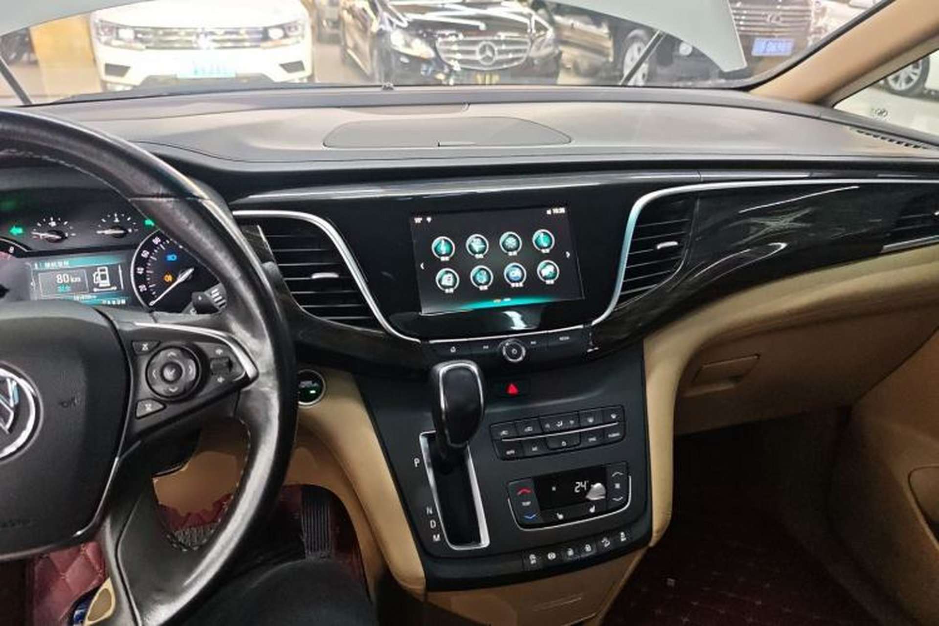 Used Buick GL8 2017 ES 28T Premium Version China V Standard Center Console