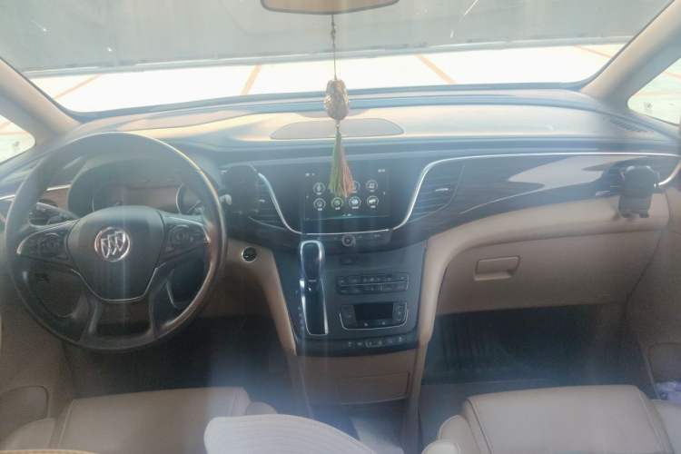 Used Buick GL8 2017 ES 28T Premium Version China V Standard Center Console