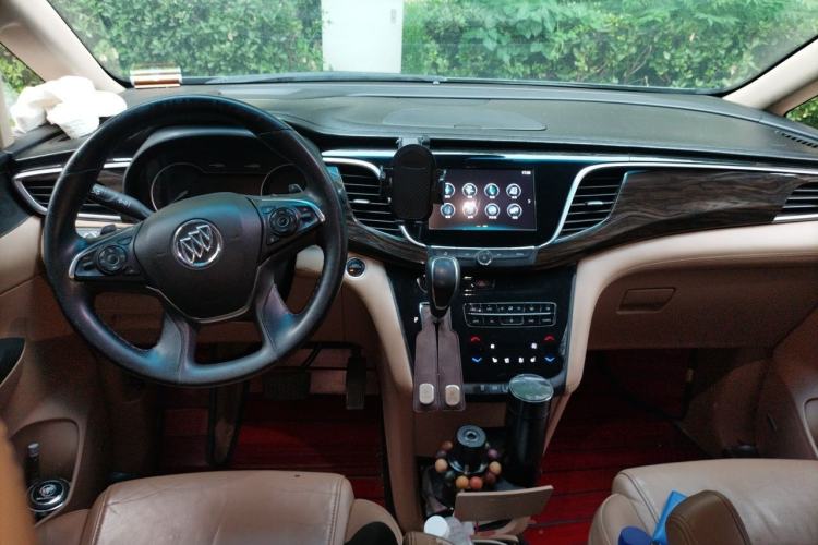 Used Buick GL8 2017 ES 28T Flagship Model China V Standard Center Console