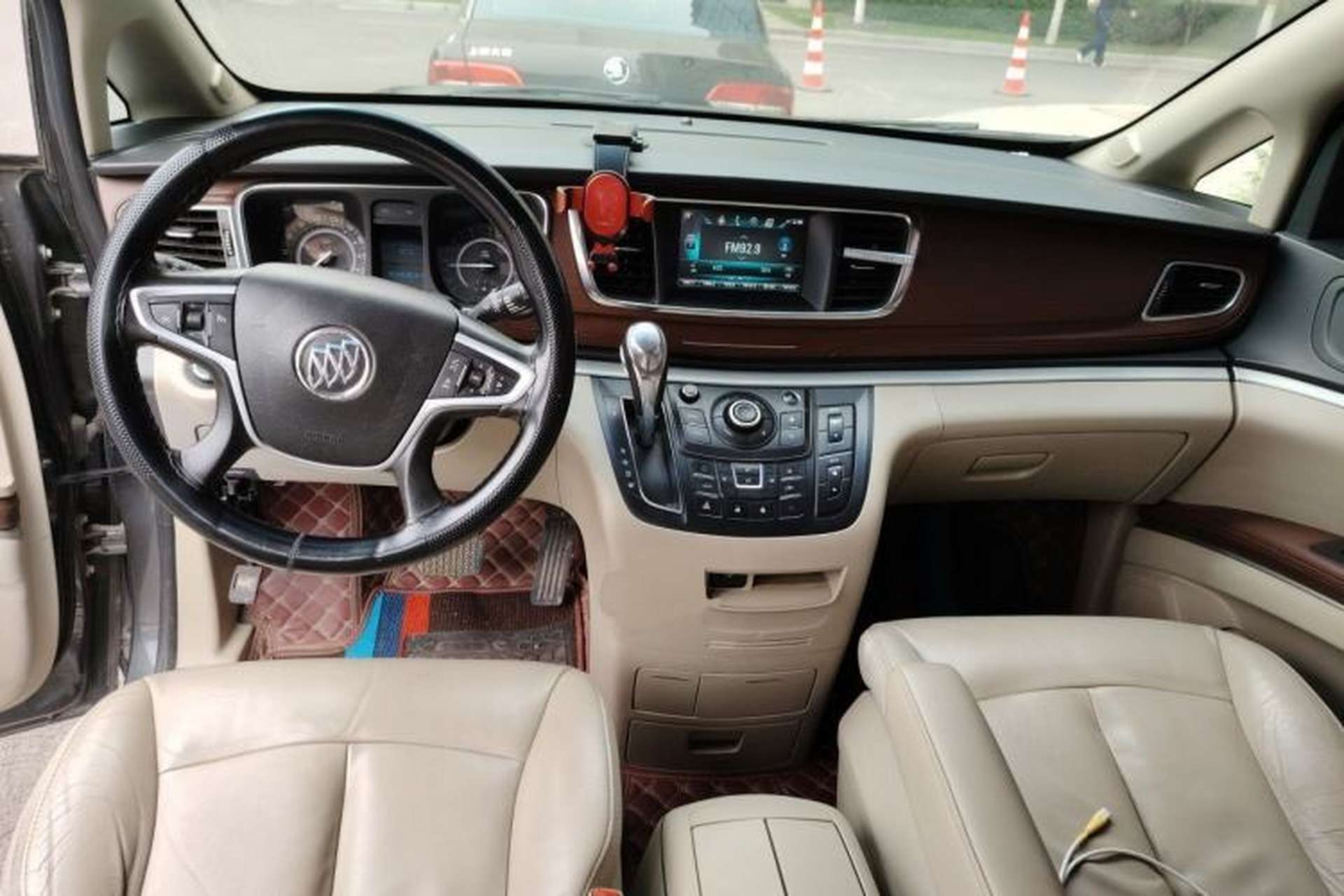 Used Buick GL8 2017 25S Luxury Version China V Standard Center Console