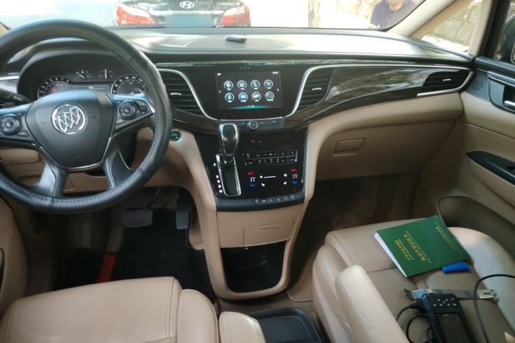 Used Buick GL8 2017 ES 28T Luxury Model China V Standard Center Console