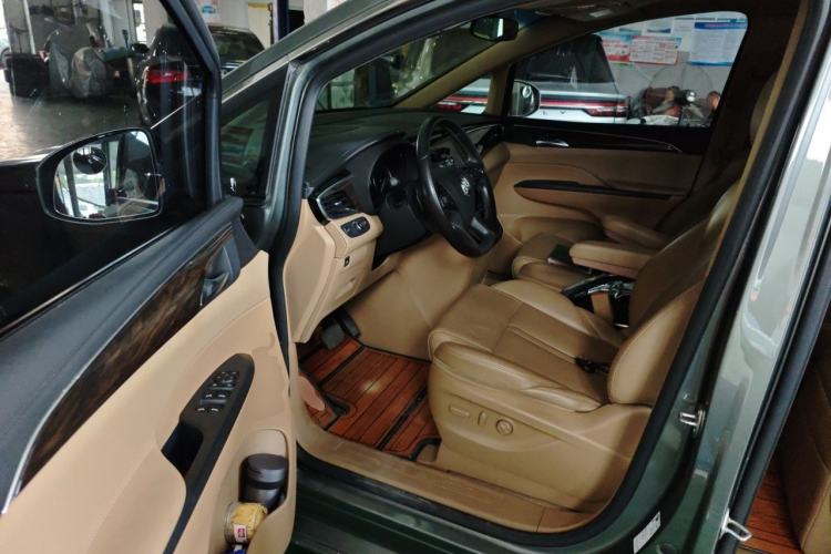 Used Buick GL8 2017 ES 28T Luxury Model China V Standard Driver Seat