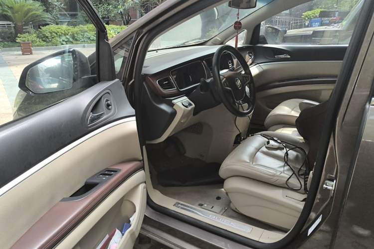 Used Buick GL8 2017 25S Comfort Version China V Standard Driver Seat