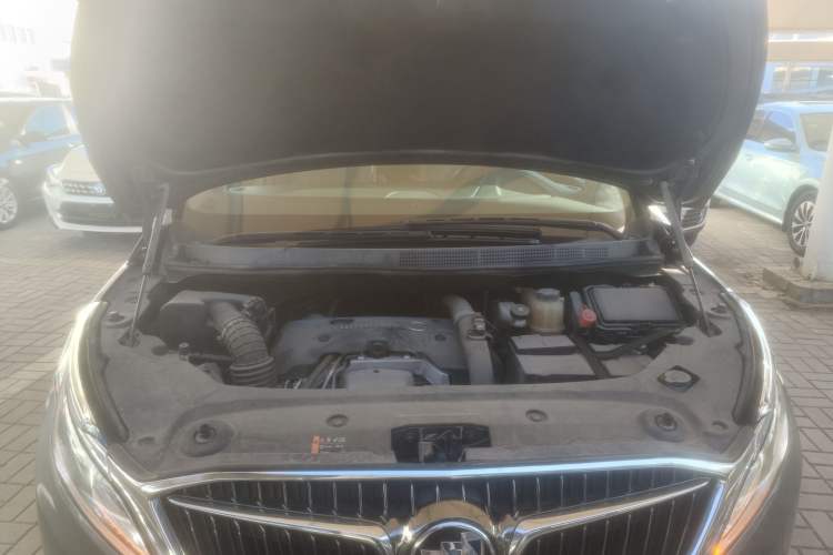 Used Buick GL8 2017 ES 28T Premium Version China V Standard Engine Bay