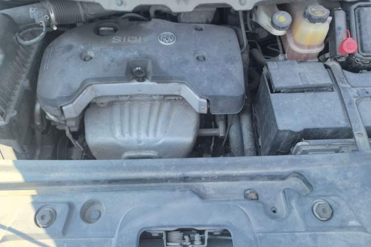Used Buick GL8 2017 25S Luxury Version China V Standard Engine Bay