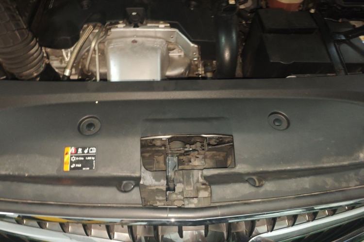 Used Buick GL8 2017 ES 28T Luxury Model China V Standard Engine Bay