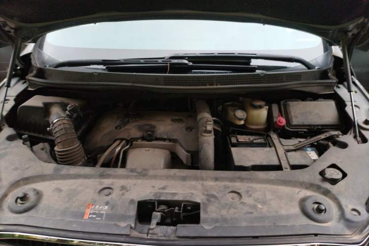 Used Buick GL8 2017 ES 28T Flagship Model China V Standard Engine Bay