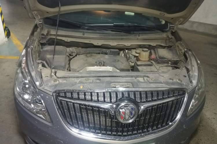 Used Buick GL8 2017 25S Prestige Version China V Standard Engine Bay