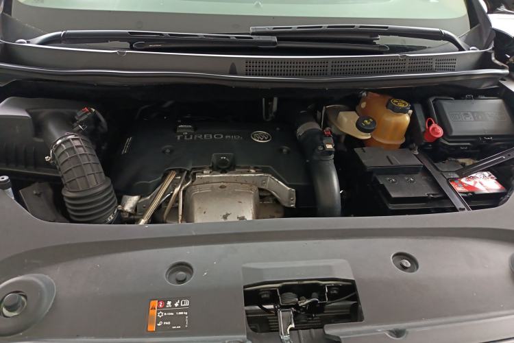 Used Buick GL8 2017 ES 28T Luxury Model China V Standard Engine Bay