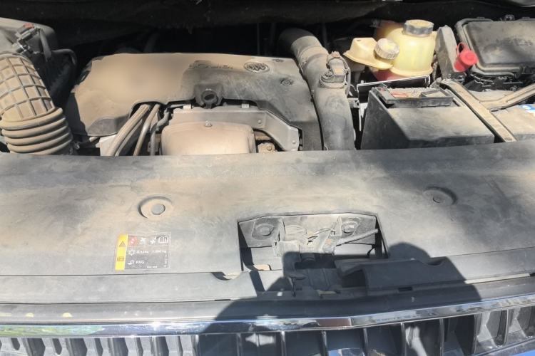 Used Buick GL8 2017 ES 28T Flagship Model China V Standard Engine Bay