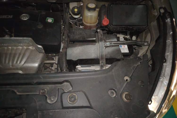Used Buick GL8 2017 25S Comfort Version China V Standard Engine Bay Left