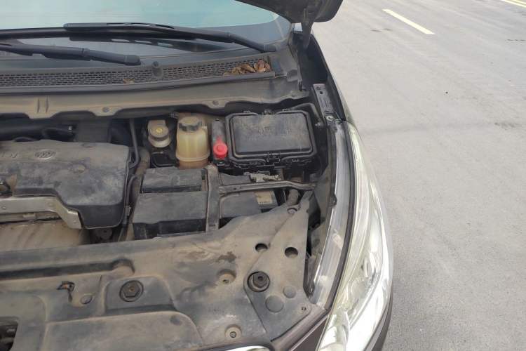 Used Buick GL8 2017 25S Luxury Version China V Standard Engine Bay Left