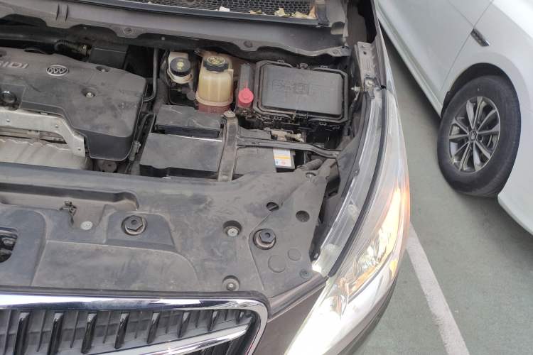 Used Buick GL8 2017 25S Luxury Version China V Standard Engine Bay Left