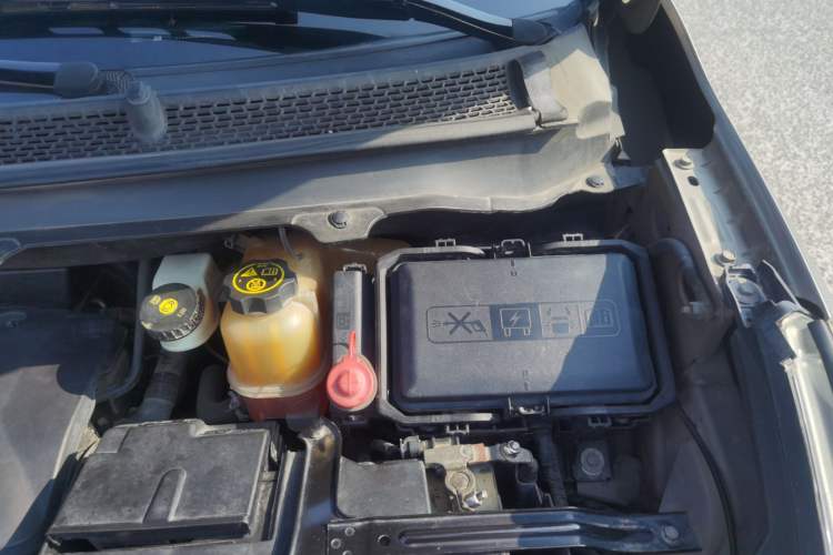 Used Buick GL8 2017 25S Luxury Version China V Standard Engine Bay Left