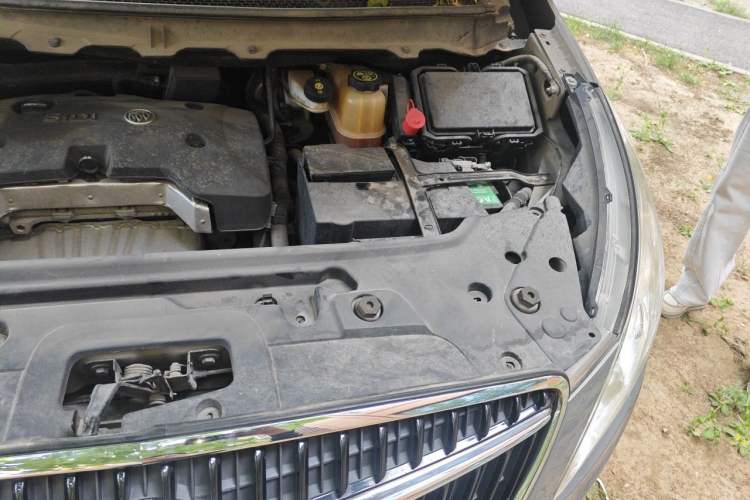 Used Buick GL8 2017 25S Comfort Version China V Standard Engine Bay Left