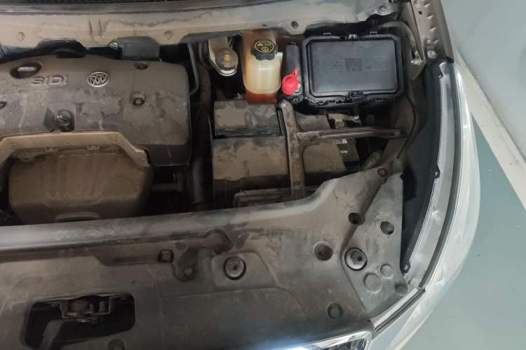 Used Buick GL8 2017 25S Comfort Version China V Standard Engine Bay Left