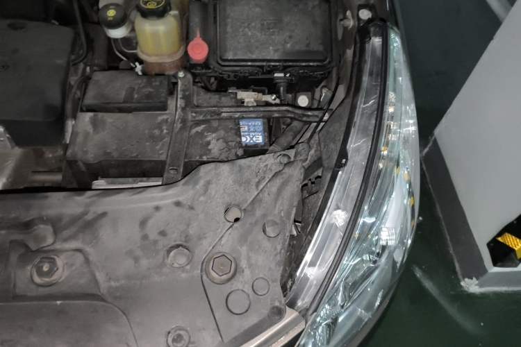 Used Buick GL8 2017 25S Luxury Version China V Standard Engine Bay Left