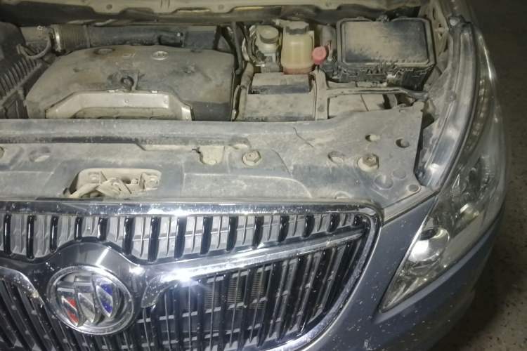 Used Buick GL8 2017 25S Prestige Version China V Standard Engine Bay Left