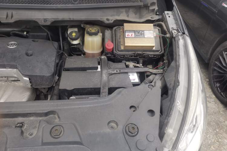 Used Buick GL8 2017 25S Luxury Version China V Standard Engine Bay Left