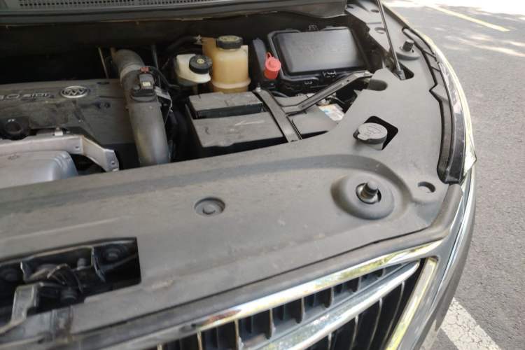 Used Buick GL8 2017 ES 28T Luxury Model China V Standard Engine Bay Left