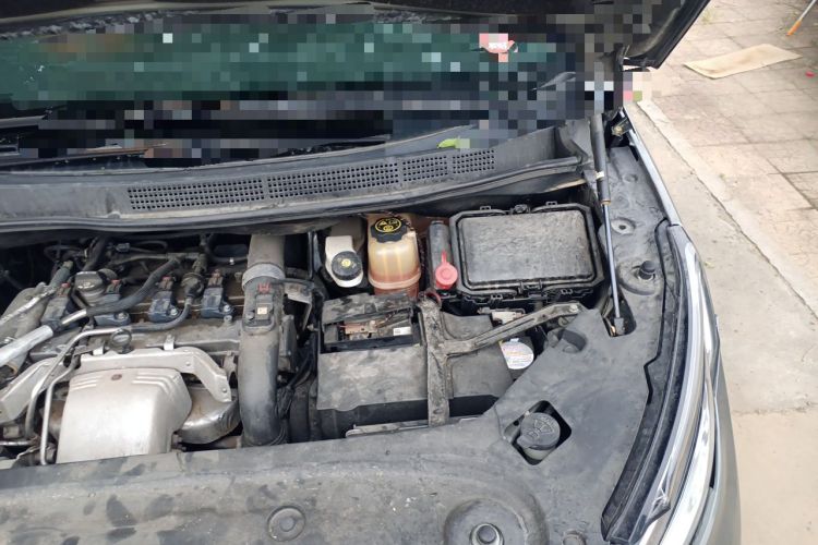 Used Buick GL8 2017 ES 28T Comfort Model China V Standard Engine Bay Left