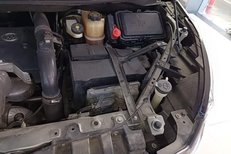 Used Buick GL8 2017 ES 28T Comfort Model China V Standard Engine Bay Left