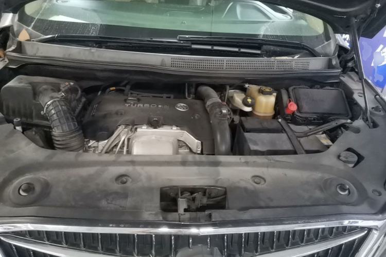 Used Buick GL8 2017 ES 28T Premium Version China V Standard Engine Bay