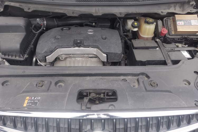Used Buick GL8 2017 25S Luxury Version China V Standard Engine Bay