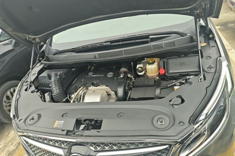 Used Buick GL8 2017 ES 28T Premium Version China V Standard Engine Bay