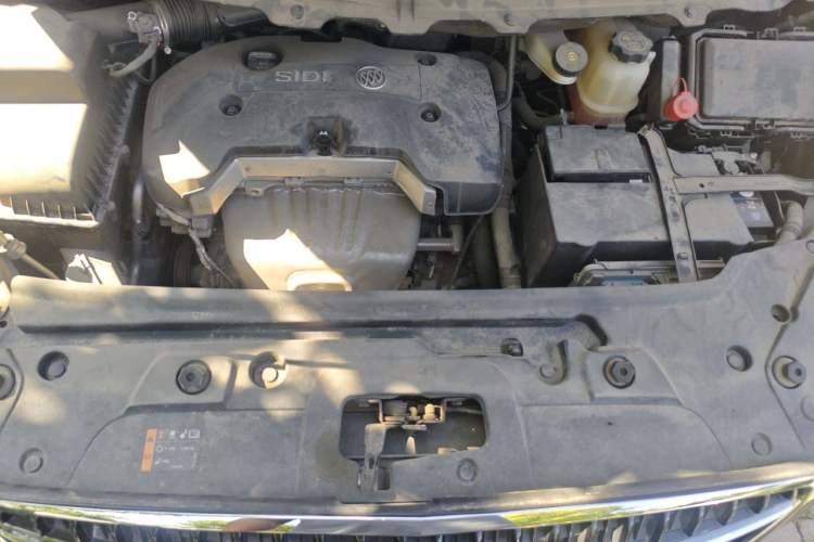 Used Buick GL8 2017 25S Prestige Version China V Standard Engine Bay