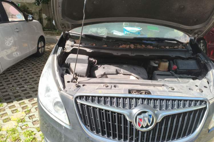 Used Buick GL8 2017 25S Prestige Version China V Standard Engine Bay Right