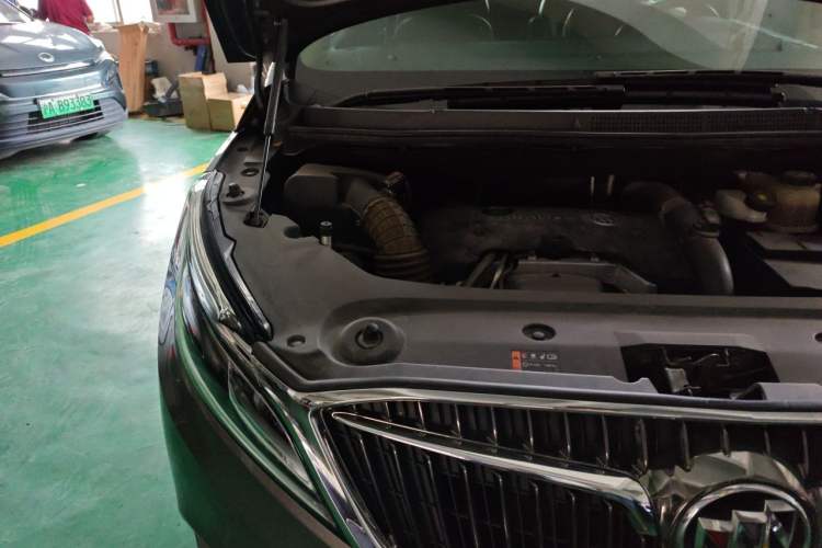 Used Buick GL8 2017 ES 28T Luxury Model China V Standard Engine Bay Right