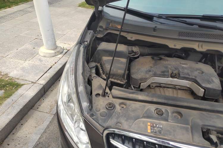 Used Buick GL8 2017 25S Luxury Version China V Standard Engine Bay Right