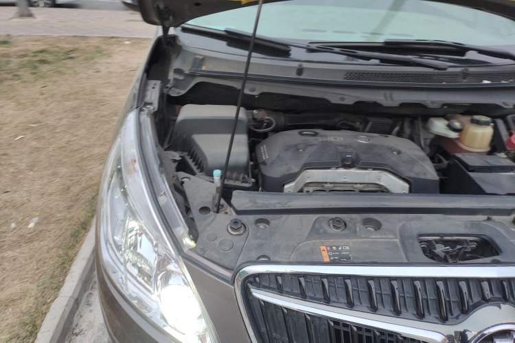 Used Buick GL8 2017 25S Luxury Version China V Standard Engine Bay Right