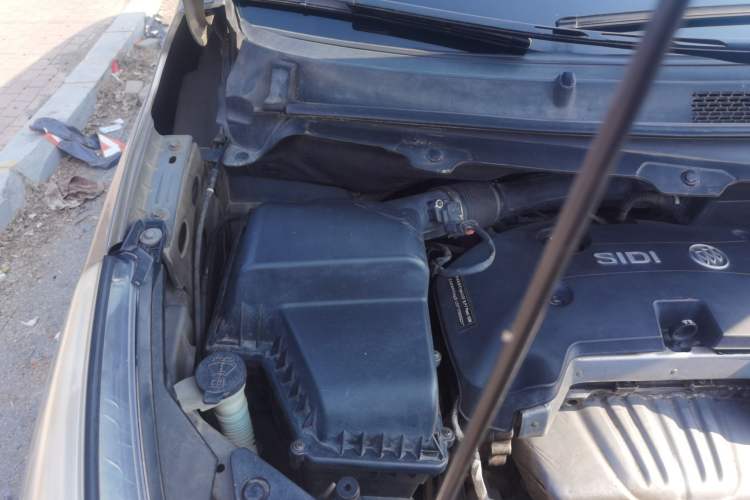 Used Buick GL8 2017 25S Luxury Version China V Standard Engine Bay Right