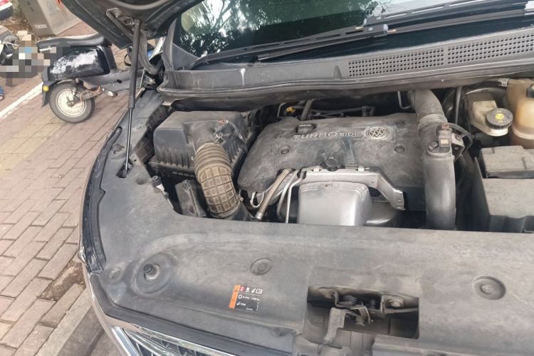 Used Buick GL8 2017 ES 28T Luxury Model China V Standard Engine Bay Right