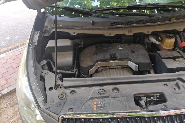 Used Buick GL8 2017 25S Comfort Version China V Standard Engine Bay Right