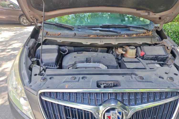 Used Buick GL8 2017 25S Prestige Version China V Standard Engine Bay Right