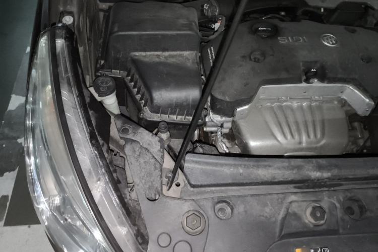 Used Buick GL8 2017 25S Luxury Version China V Standard Engine Bay Right