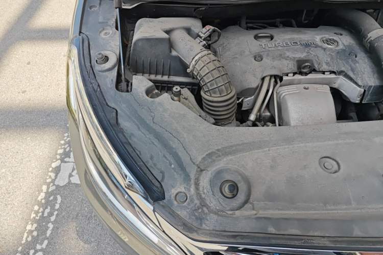 Used Buick GL8 2017 ES 28T Flagship Model China V Standard Engine Bay Right