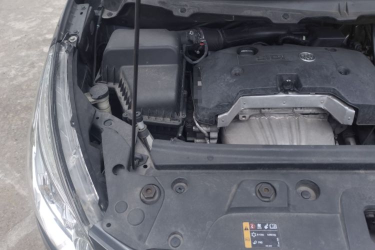Used Buick GL8 2017 25S Luxury Version China V Standard Engine Bay Right