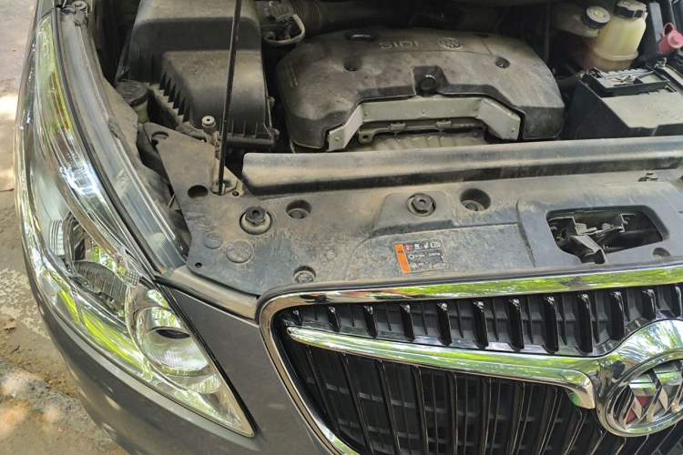 Used Buick GL8 2017 25S Luxury Version China V Standard Engine Bay Right