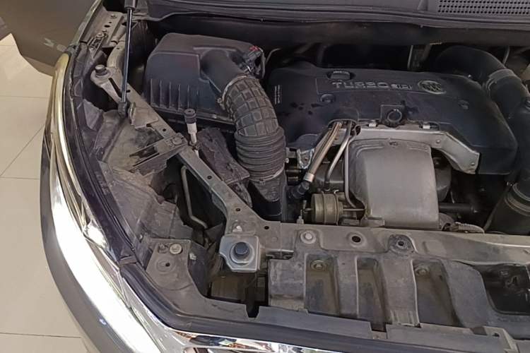 Used Buick GL8 2017 ES 28T Comfort Model China V Standard Engine Bay Right