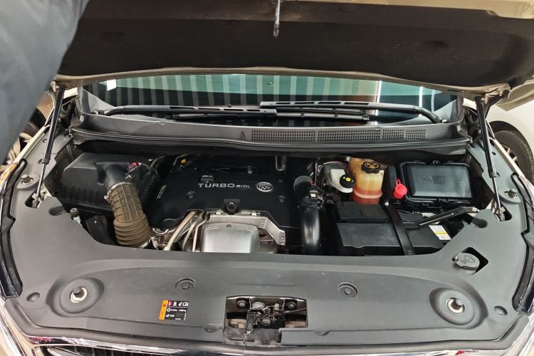 Used Buick GL8 2017 ES 28T Luxury Model China V Standard Engine Bay