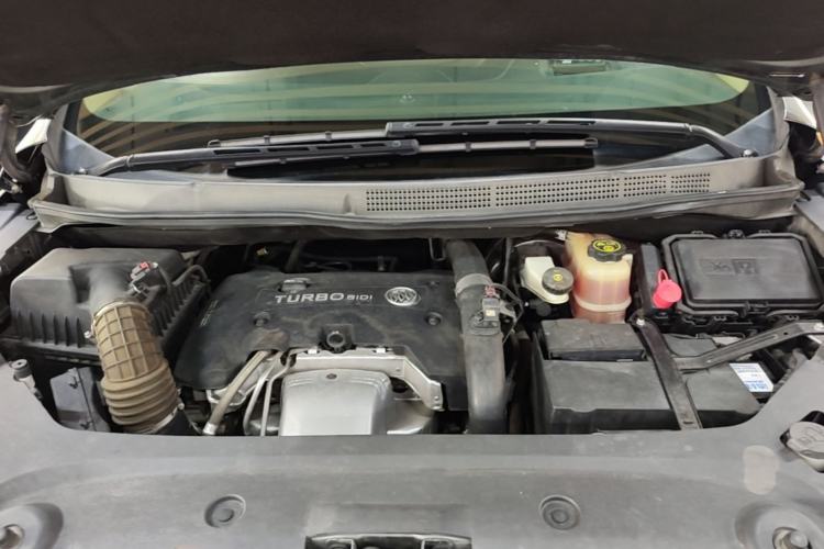 Used Buick GL8 2017 ES 28T Flagship Model China V Standard Engine Bay