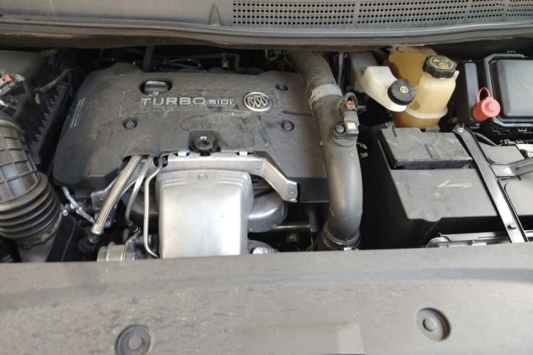 Used Buick GL8 2017 ES 28T Luxury Model China V Standard Engine Bay