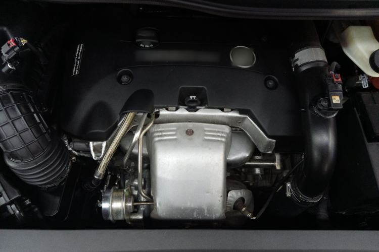 Used Buick GL8 2017 ES 28T Premium Version China V Standard Engine Bay